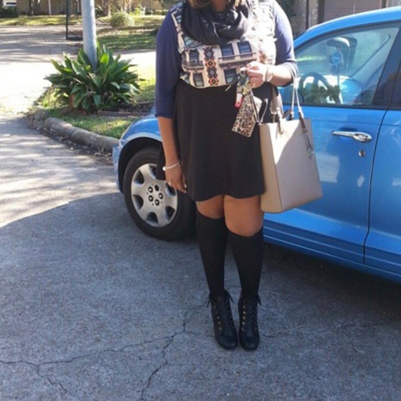 Michael Kors Hayley Tote - Picture 2 of 5